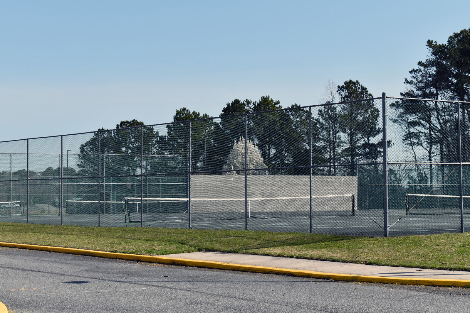 Sports - Empty tennis court